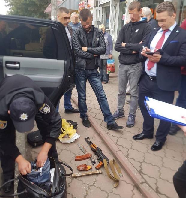 null В Хмельницком задержали "авторитета Робика" с шапкой-ушанкой