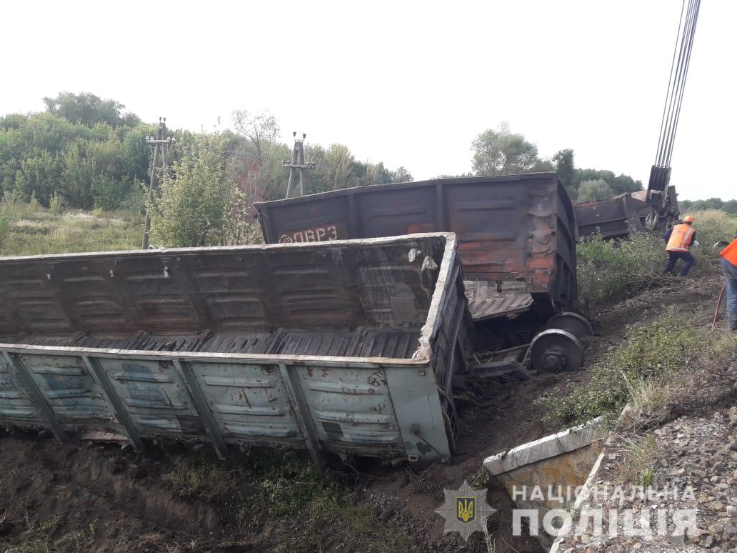 null Под Красноградом электричка столкнулась с товарными вагонами