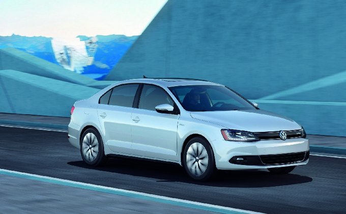 Volkswagen в Детройте: гибридная Jetta и электрический "Жук"