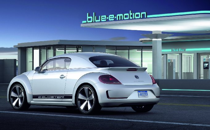Volkswagen в Детройте: гибридная Jetta и электрический "Жук"