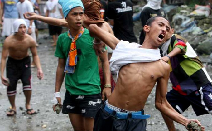 На Филиппинах жители трущоб пытаются спасти дома от сноса