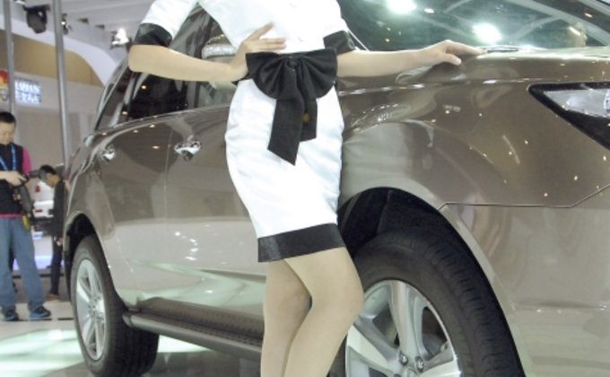 Девушки у руля. Модели Пекинского автошоу