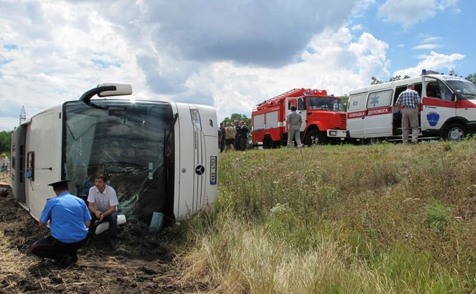 Под Запорожьем перевернулся автобус "Донецк-Прага" (фото)