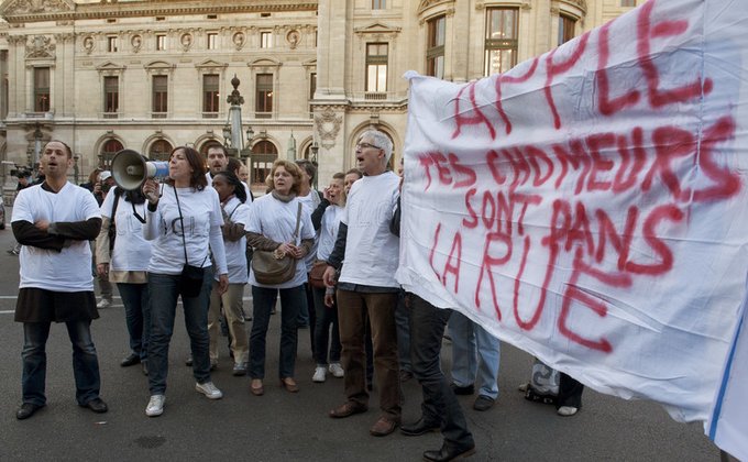 Охота на iPhone 5: Фаны в США, маскарад в Токио, протест в Париже