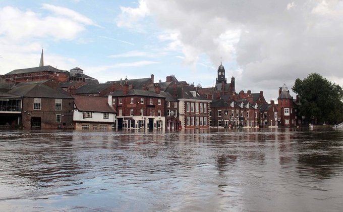  Наводнение в Британии: города заполнены водой  