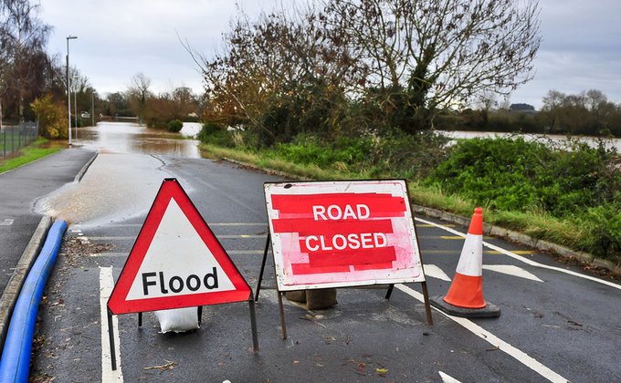 Англия страдает от наводнений, погибли два человека 