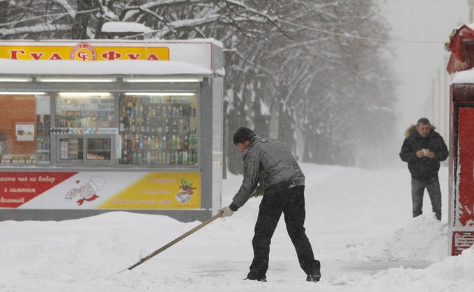 Москву завалило снегом 