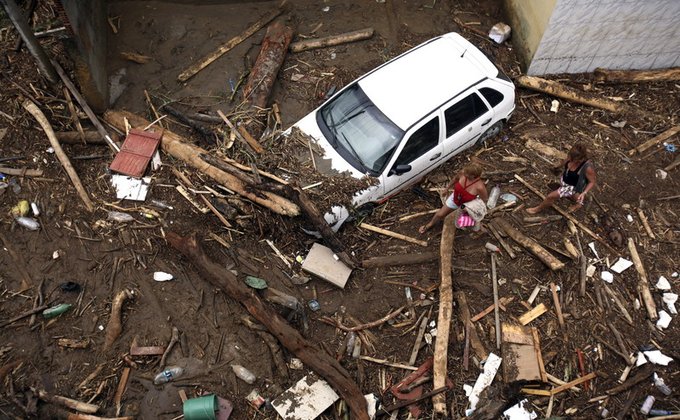 Наводнение в Рио-де-Жанейро: город утопает в воде и мусоре 