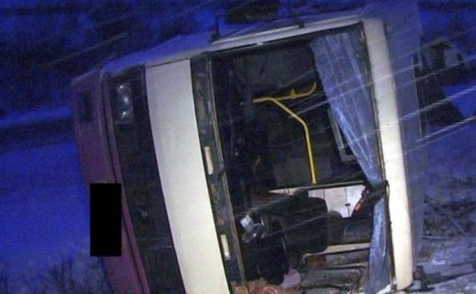 Под Николаевом перевернулся автобус, пострадали 19 человек  