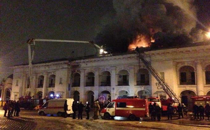 Фоторепортаж с пожара в Гостином дворе: здание пылало всю ночь