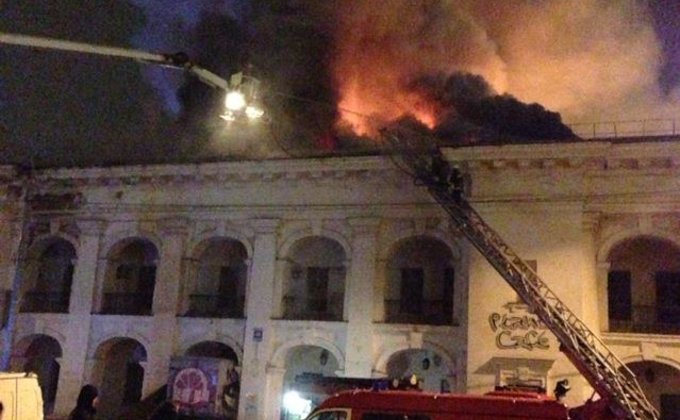 Фоторепортаж с пожара в Гостином дворе: здание пылало всю ночь