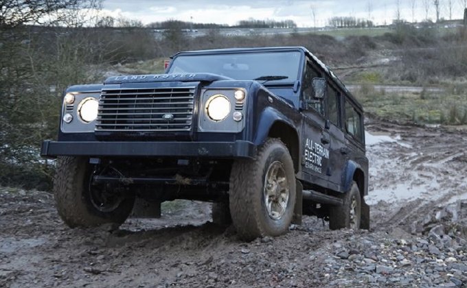Land Rover представит электрическую версию Defender