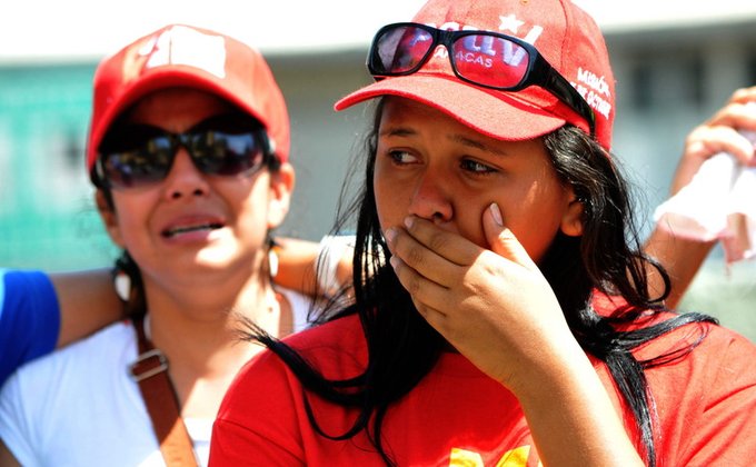 Венесуэльцы прощаются с Чавесом: тысячи идут за гробом команданте