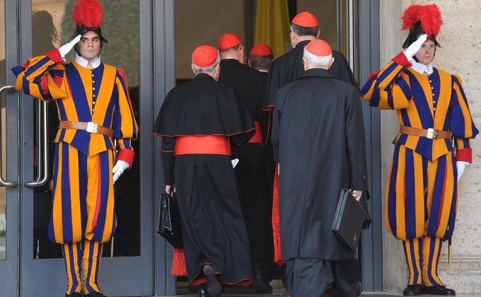 В Ватикане приступают к выборам нового папы Римского 
