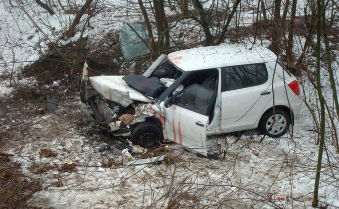 На Черкасщине Skoda слетела с дороги: трое погибших