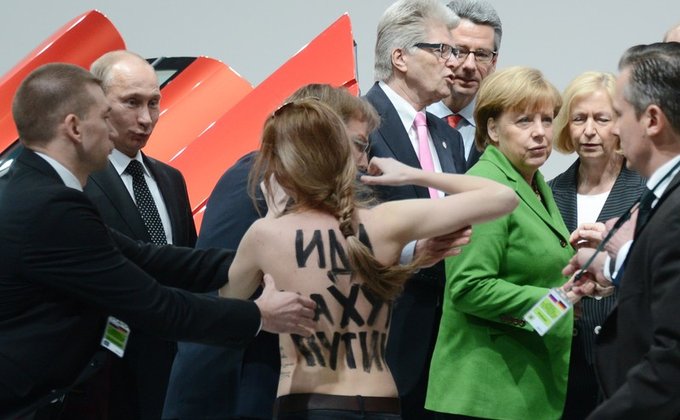 Путину понравилась акция украинских девушек