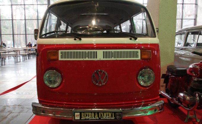 На выставке ретро автомобилей в Киеве показали машины Гагарина