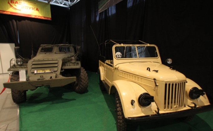 На выставке ретро автомобилей в Киеве показали машины Гагарина