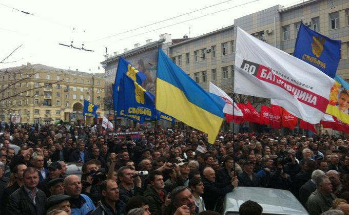 Оппозиция начала в Харькове митинг, несмотря на запрет