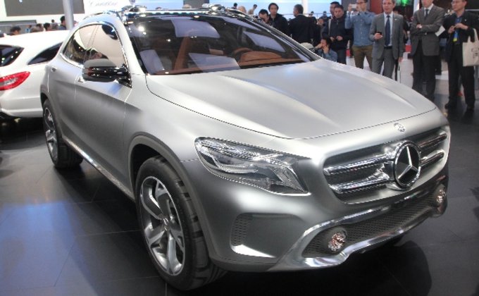 Mercedes представил в Шанхае футуристический спорт-кроссовер GLA