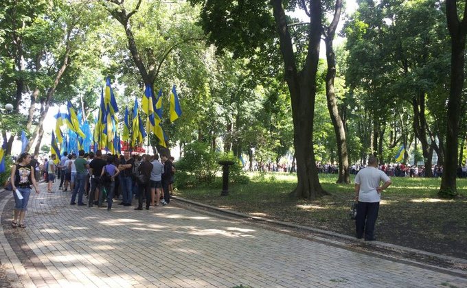 В центре Киева собираются сторонники оппозиции и регионалов: фото