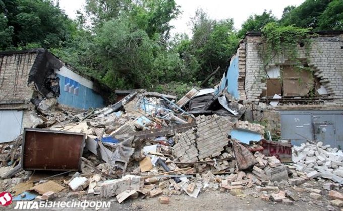 Крупный оползень на Подоле в Киеве разрушил гаражи