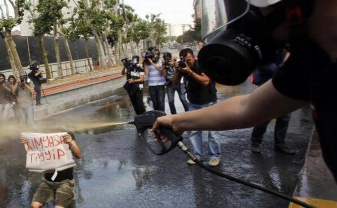 Протесты в Турции: оппозиционеры выкладывают фото жертв полиции