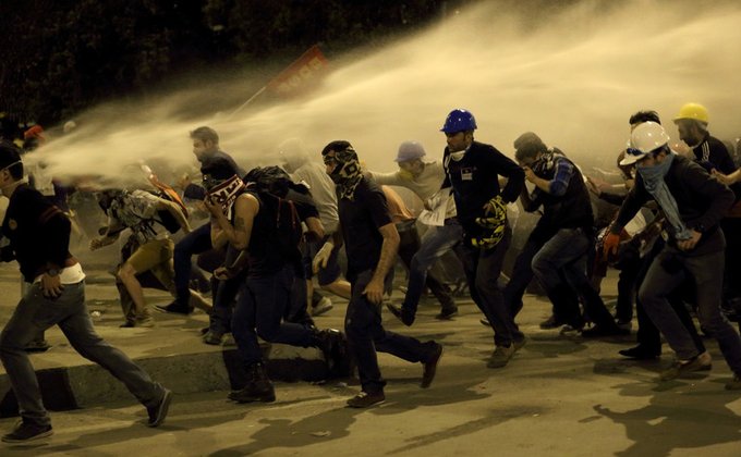 Полиция вновь разогнала демонстрантов в Стамбуле