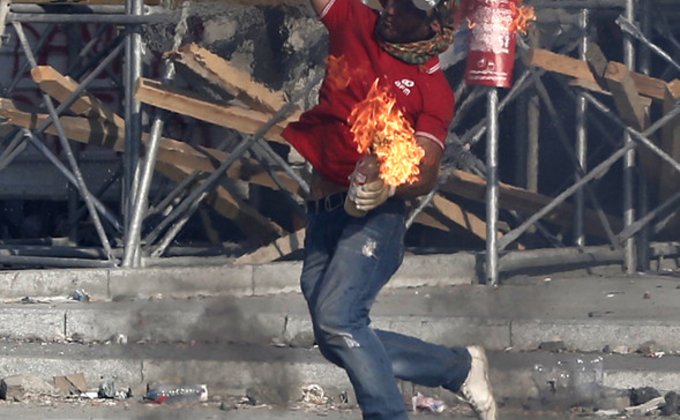 Новые волнения в Турции: коктейли Молотова и горящие демонстранты