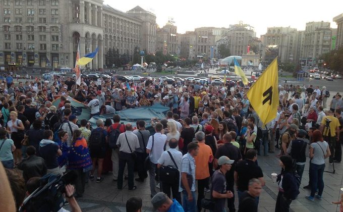Акция против милицейского произвола: на Майдане ставят палатки