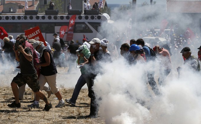 Турцию всколыхнули протесты из-за приговоров по делу Эргенекона