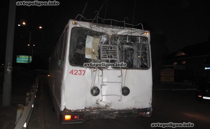 В Киеве столкнулись два троллейбуса: четверо пострадавших