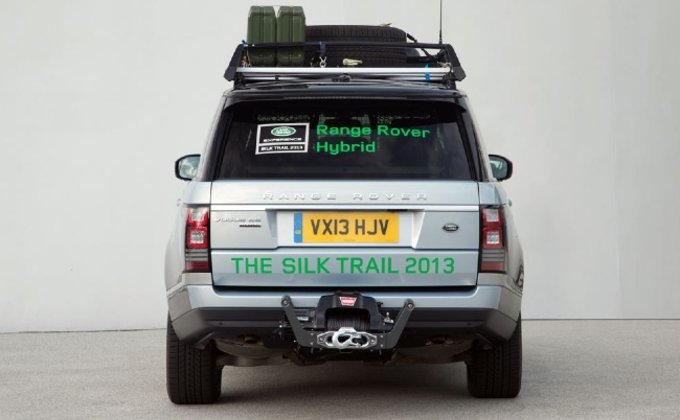 Land Rover представил первые гибридные модели