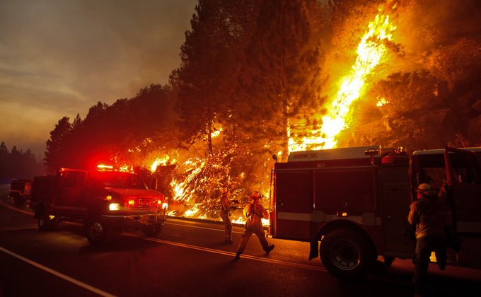 Крупный пожар в США: горят тысячи гектаров леса 