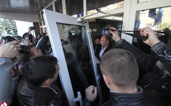 Свободовцы штурмовали МВД, выломаны двери: фото