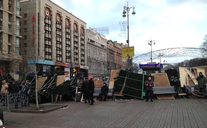 На Майдане баррикады, Кабмин - в осаде: фоторепортаж