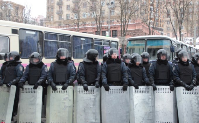 Бойцы Внутренних войск и "Беркута" окружили Майдан: фоторепортаж