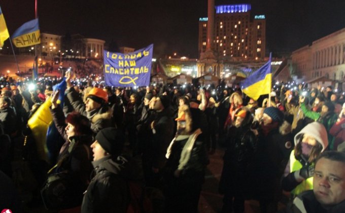 Ночной штурм Евромайдана: фоторепортаж