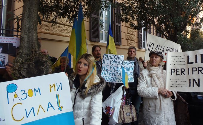 Украинцы в Италии ежедневно поддерживают Майдан: фото из Рима