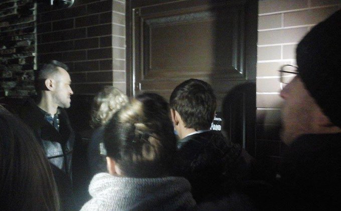Майдановцы пикетируют особняк, якобы принадлежащий главе МВД