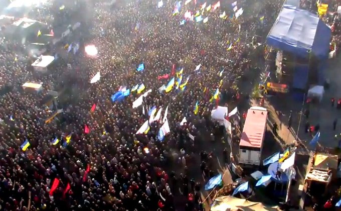 Майдан полностью заполнен людьми: фото с высоты