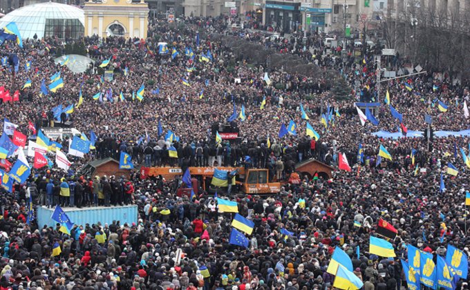 Украина-2013 в фотографиях: от снежного коллапса до Евромайдана