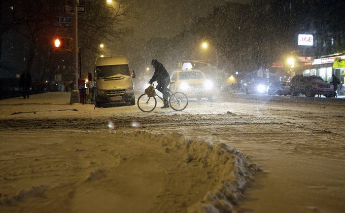 Снежная буря в США, людей призывают не выходить на улицу: фото 