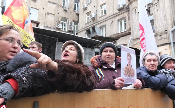 Активисты пикетировали суд, рассматривающий дело Власенко: фото