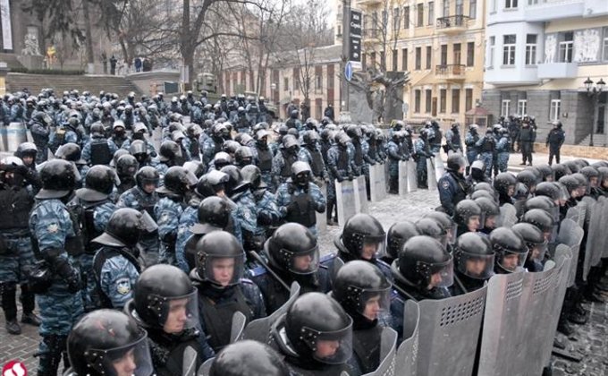 Двое суток боев активистов и милиции: фоторепортаж с Грушевского