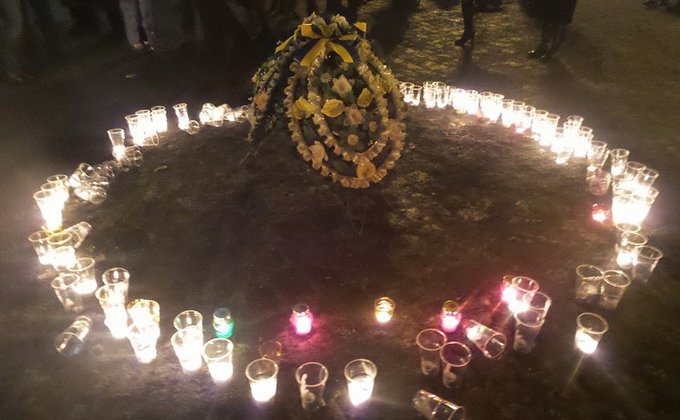 На Грушевского почтили память погибших демонстрантов: фото