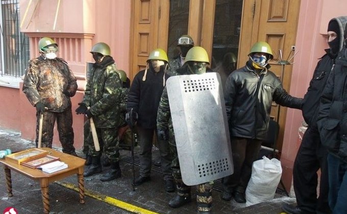 Новые баррикады и заблокированный Минюст: фоторепортаж