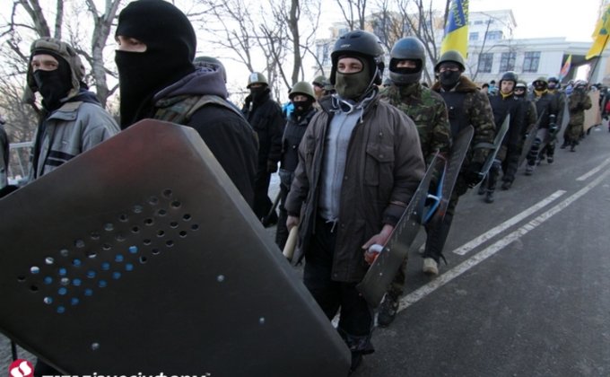 Майдан продемонстрировал Раде отряд самообороны: фоторепортаж