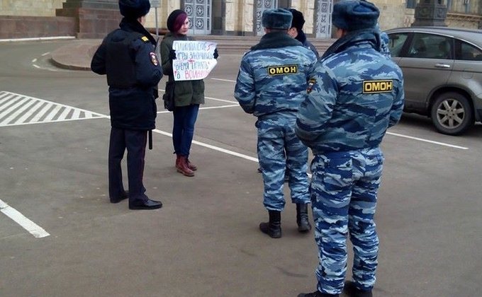 Россияне вышли на акции протеста против агрессии России в Крыму