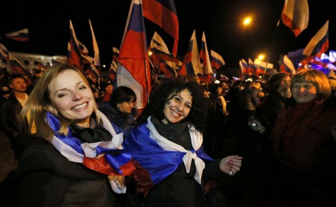 Симферополь праздновал присоединение к России концертом и салютом